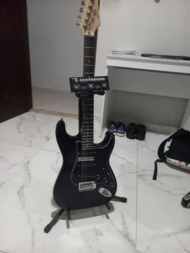 Guitarra kong stratocaster com suporte e curável cube baby