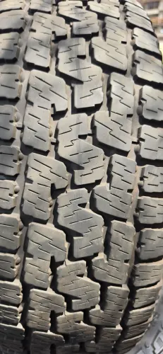 Pneu semi novo para Rampage e Fiat toro
