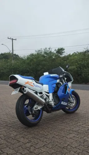 SUZUKI GSXR 750