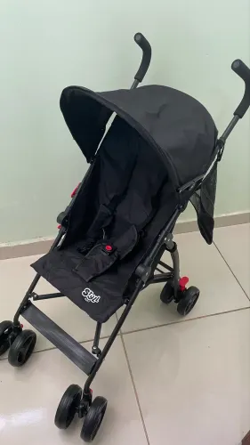 Carrinho de bebê passeio guarda chuva Styll Baby Preto