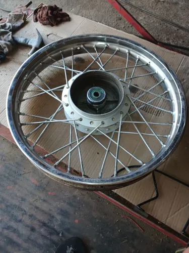 Roda titan fan aro 18 excelente  estado chama no zap * 