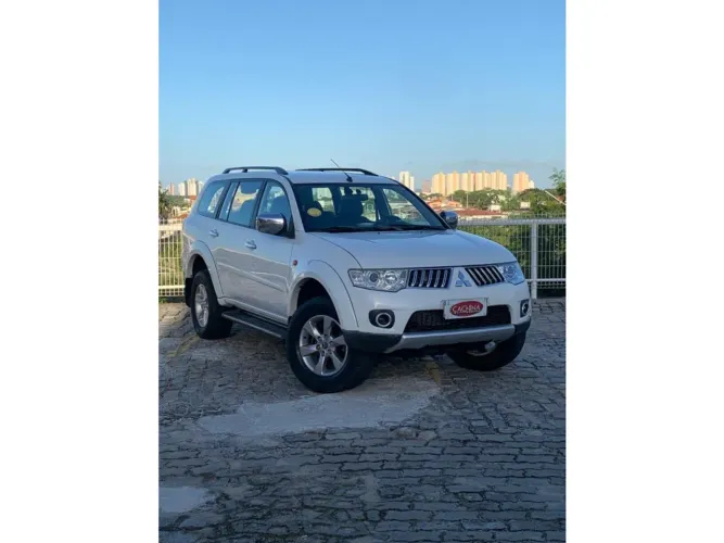 Mitsubishi Pajero Dakar HPE 3.2 4X4 T.I Dies 5P AUT 2013