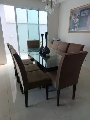 Mesa de Jantar com tampo de vidro e 08 cadeiras