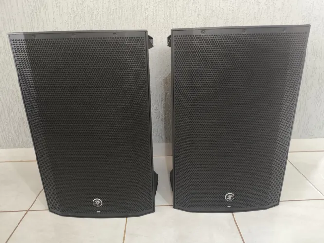 Caixa ativa Mackie thump 15A