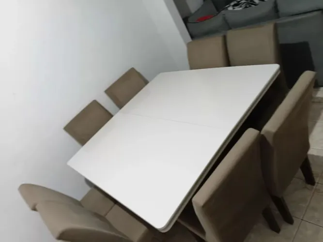 Mesa de jantar em ótimo estado