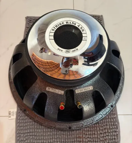 Vende-se grave Striker Bass 18p