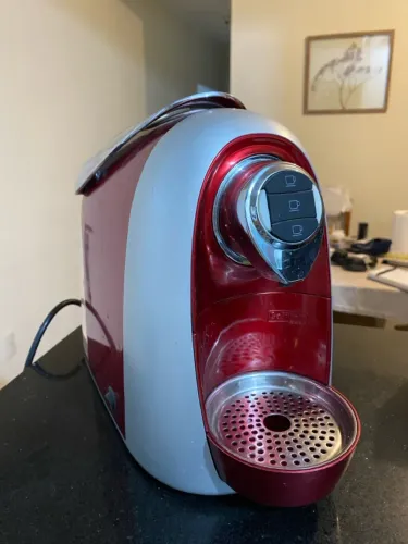Cafeteira três corações com capsula de metal