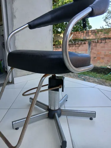 Cadeira e lavatório