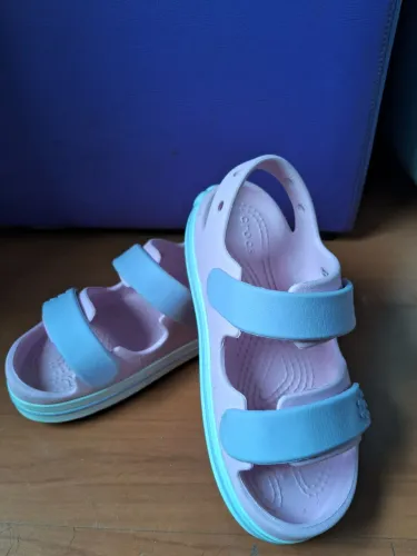 Sandália Crocs infantil - R$90