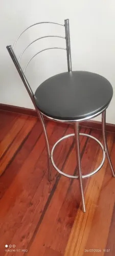 Par de Banquetas Altas Cromadas 70cm - Sem Detalhes