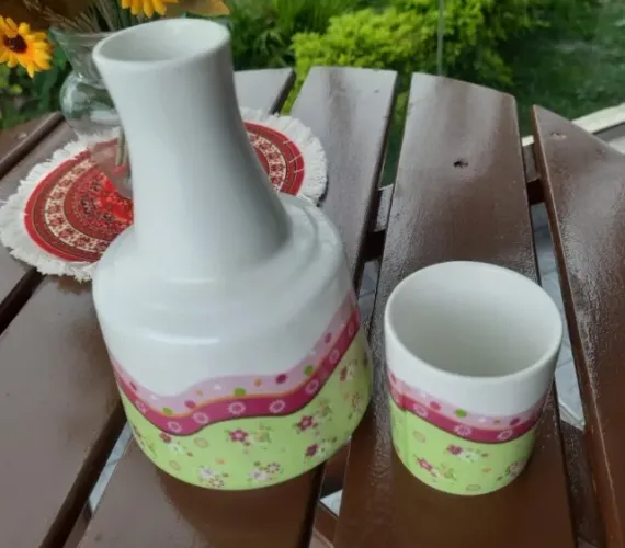 Moringa vintage em porcelana com copo louça vintage
