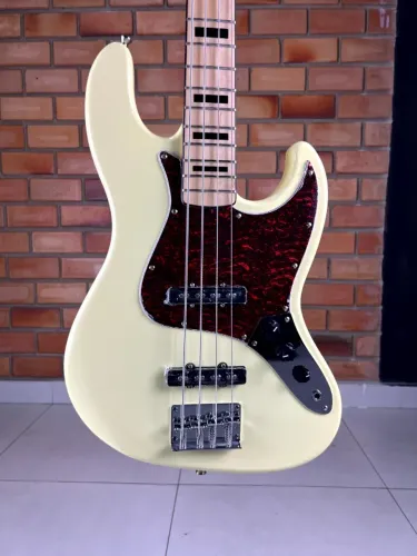 TJB4 OWH Jazz Bass R$ 1.899,00