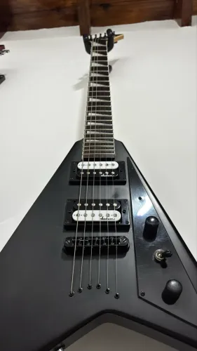 Guitarra Jackson JS32T - Rhoads - Satin Black - Com Bag Sob Medida