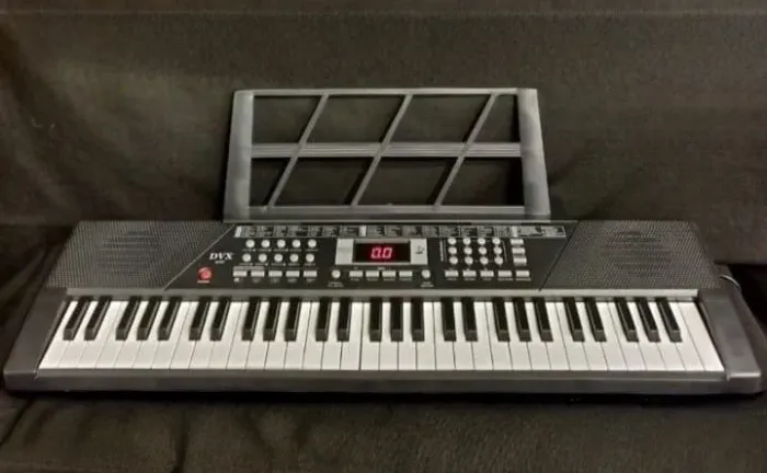 Teclado Musical Devox BD-600 usado - 61 teclas + microfone
