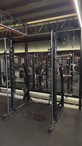 Agachamento Smith Equipamento Musculação 