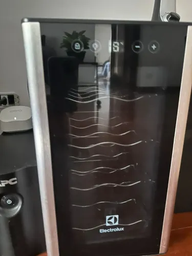 Adega 8 garrafas