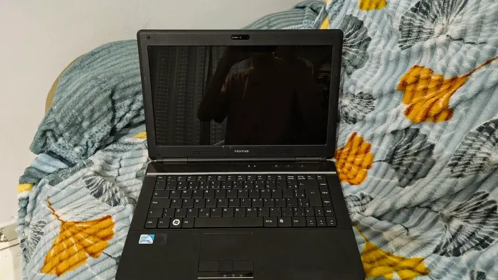 Vendo notebook para retirada de peças 