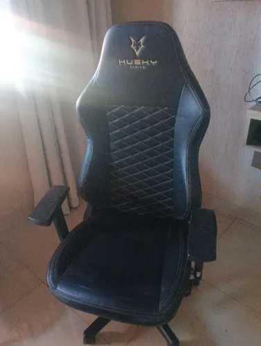 Vendo cadeira de escritório husky gaminhem sem estragos no couro ecolocogico esta em perf