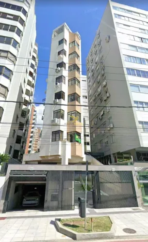 Apartamento Mobiliado para Aluguel com 128 m² e 2 Vagas na Beira-Mar de Florianópolis