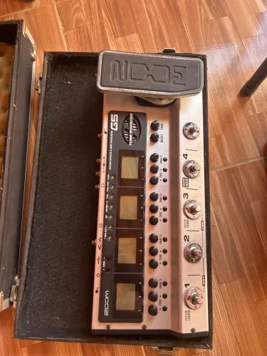 Pedaleira Zoom G5