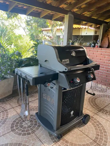 Churrasqueira Weber Spirit 