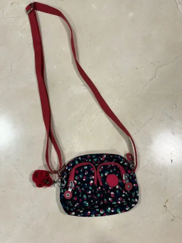 Bolsa Kipling transversal pequena