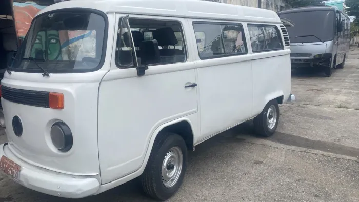 Volkswagen Kombi Escolar 1.6 MPI 2000