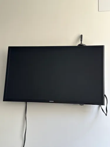 TV philips 32, smart, com controle.