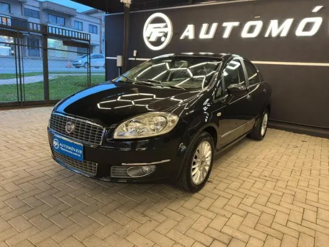 Fiat Linea Essence 1.8 Flex 16V 4P 2012