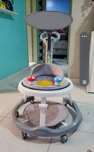 Andador Infantil Para Bebê Com Capota e brinquedos musical..<br>e Brinquedo Musical - Kababy