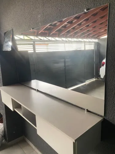 Vendo balcão para salão com espelho,e cadeira giratória