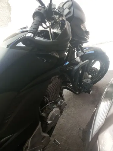 CB300R ano e modelo 2013 quitada 20226 com acessórios farol de milha, tripé e outros.