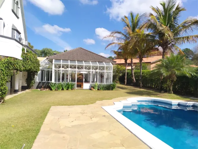 Casa à venda ou para alugar com 5 quartos, sendo 3 suítes, no condomínio Fazenda Lago Azul