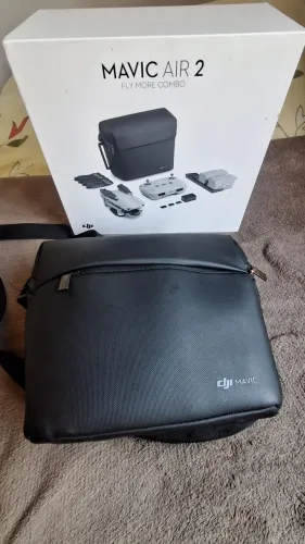 Vendo drone Mavic air 2 com 3 baterias e carregador e caixa de filtros. Excelente estado, 