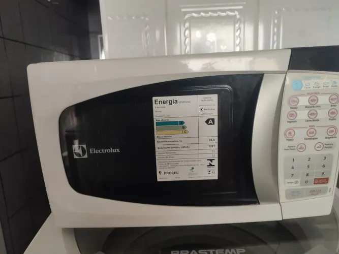 Microondas semi Novo