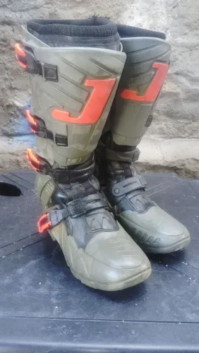 Bota de motocross ou trilha 