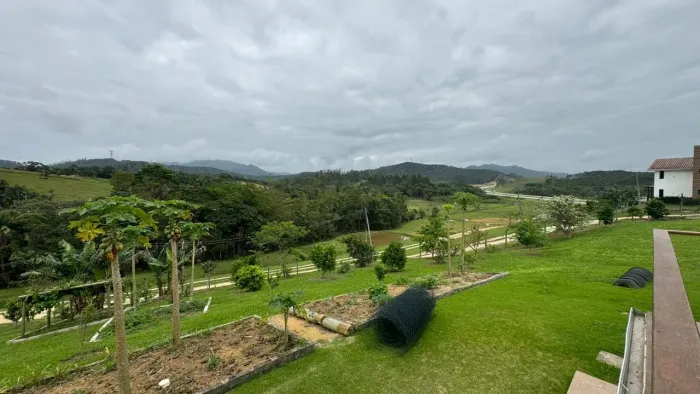 Área com 2.200m² em Alto Biguaçu próximo ao contorno viário