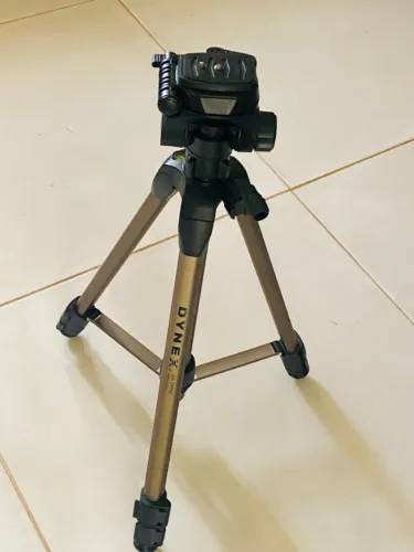 Tripé Universal Dynex DX-TRP60 Com Sapata - Até 1,52m