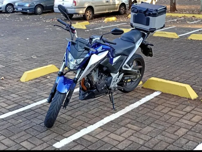 CB Twister 300F entrada de R$ 3,900,