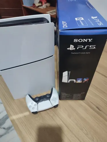 PS 5 slim Digital, menos de um ano de uso, com caixa original e nota fiscal 
