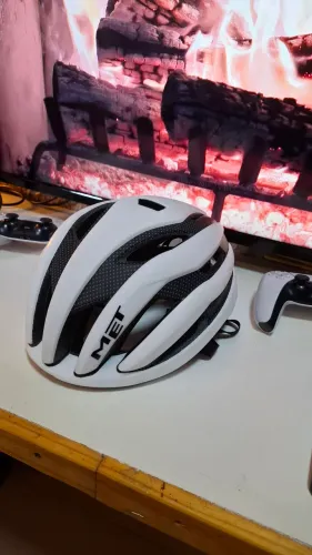Capacete met tam: G