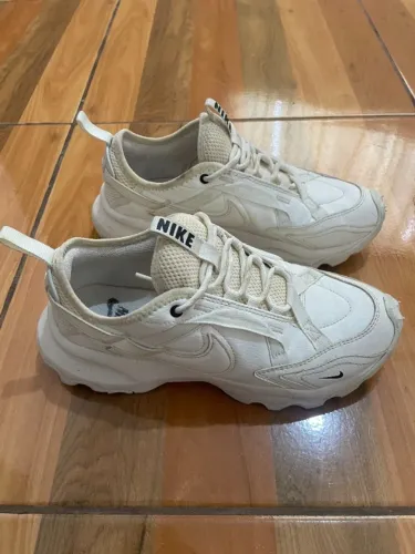 Tênis Nike TC 7900 Feminino (T:37)