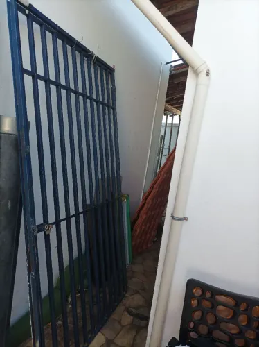 Portão. Altura: 2,48. Comprimento: 1,42.