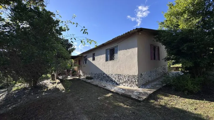 Sítio / Chácara para Venda em Toledo, Rural, 2 dormitórios, 1 banheiro, 1 vaga