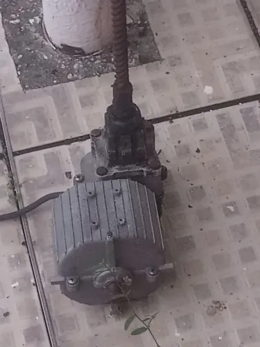 porta e portão de alumínio com motor eletrônico para casa