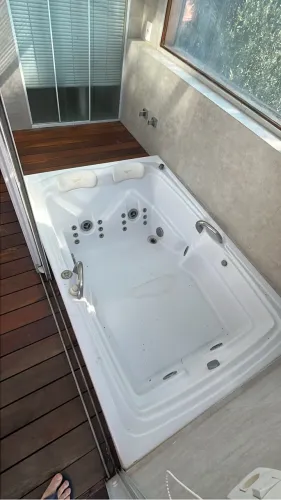 Banheira hidromassagem Pretty Jet Master 2 pessoas com bomba e aquecedor 