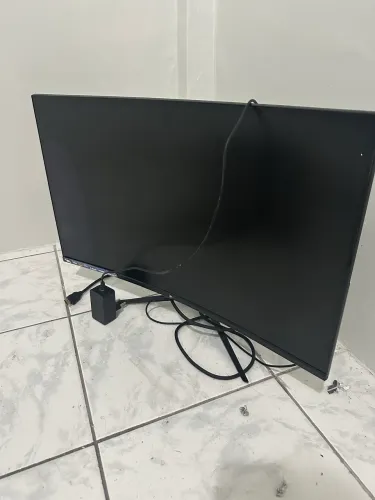 Monitor curvo 27 polegadas, com defeito na tela