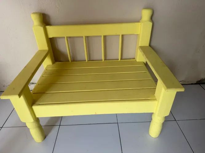 Vendo Sofá em madeira 