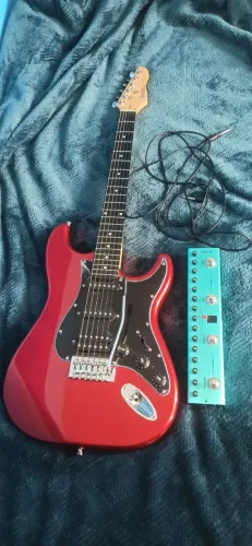 Guitarra Stratocaster + Pedaleira TANKG