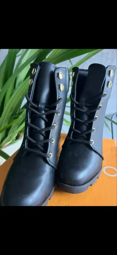 Vendo bota nova